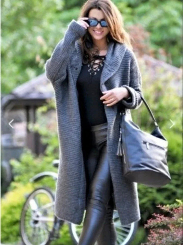 Amy Victoria | Elegant knee-length coat
