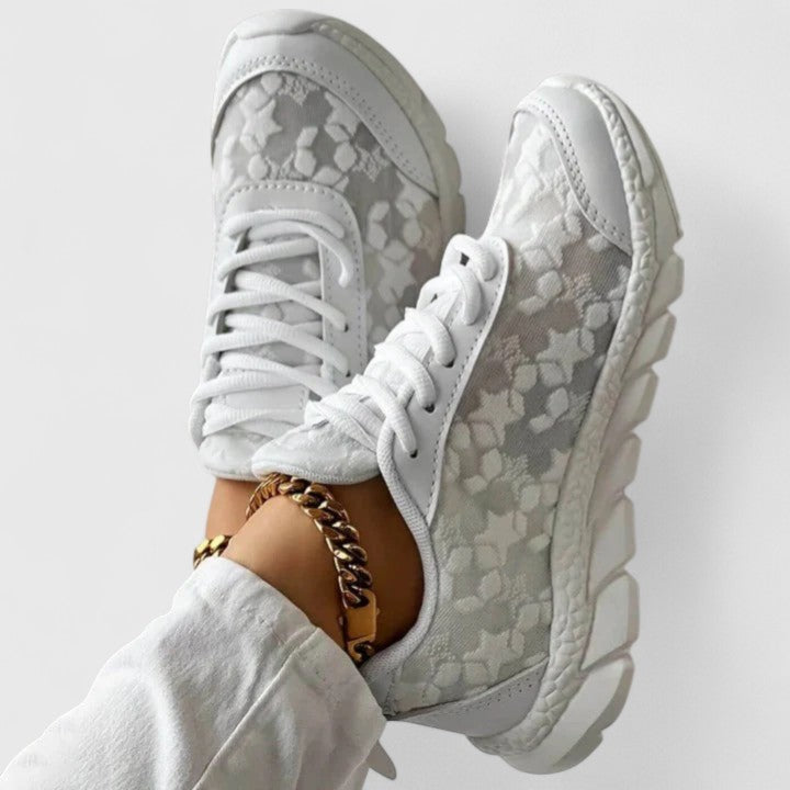 Amy Victoria | Cozy Sneakers