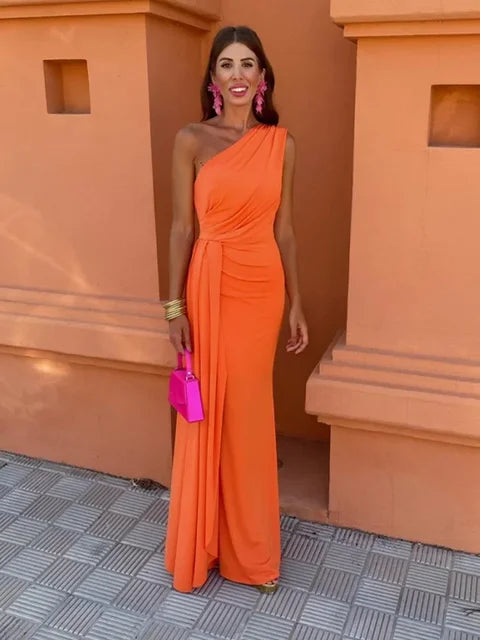 Amy Victoria | Dress with slanted shoulders