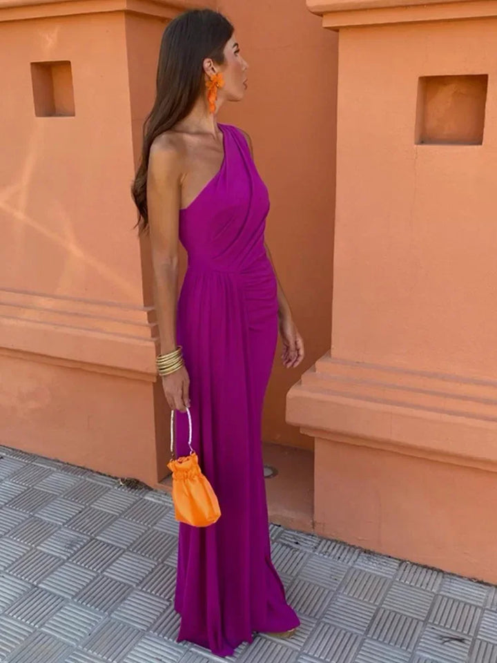 Amy Victoria | Dress with slanted shoulders