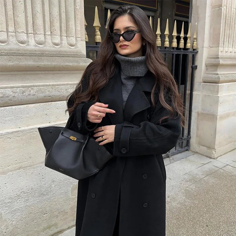 Amy Victoria | Elegant maxi coat in a neutral color with double row of buttons and belt