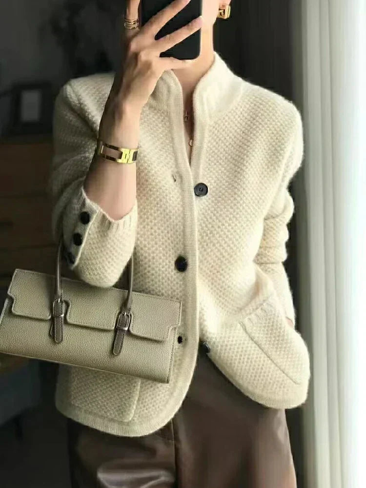 Amy Victoria | Winter sweater in versatile design