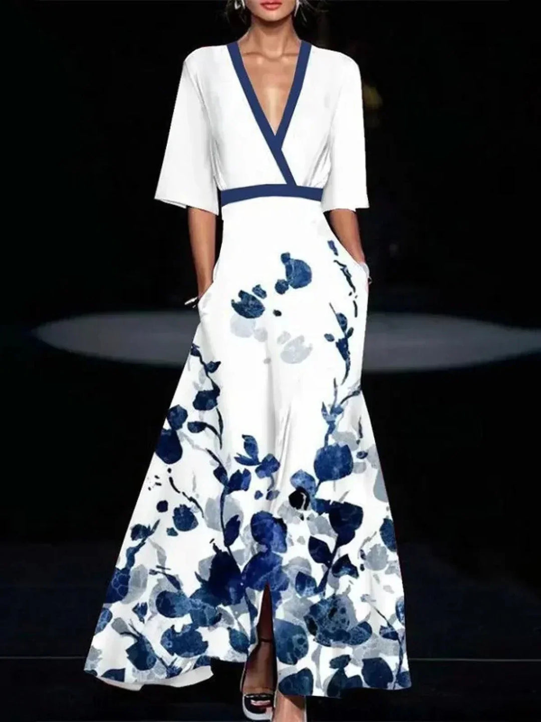 Amy Victoria | Dress with elegant sleeves