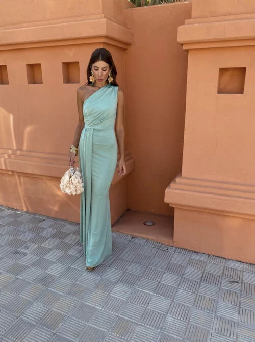 Amy Victoria | Dress with slanted shoulders