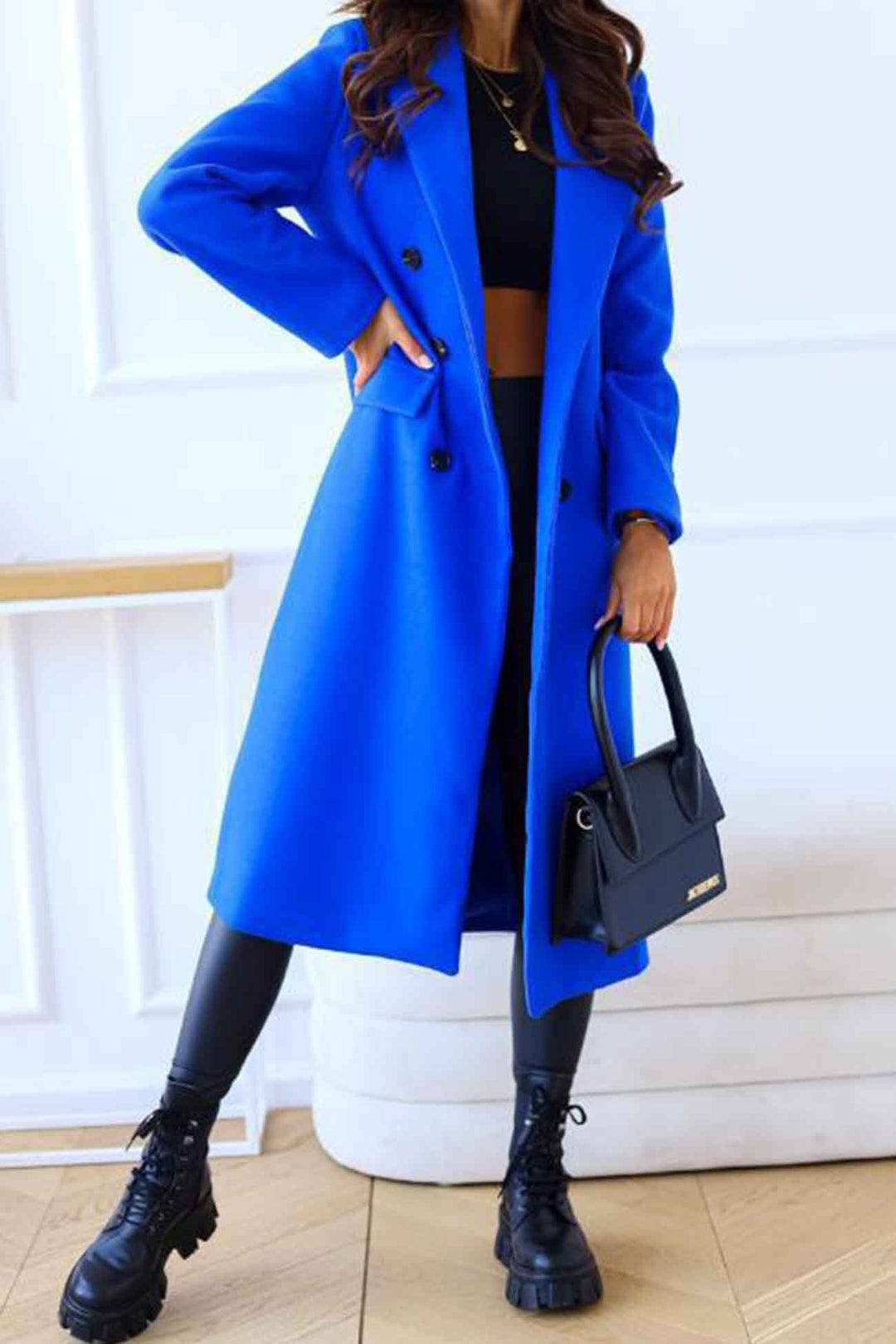 Amy Victoria | Double-breasted coat, lapels, long sleeves