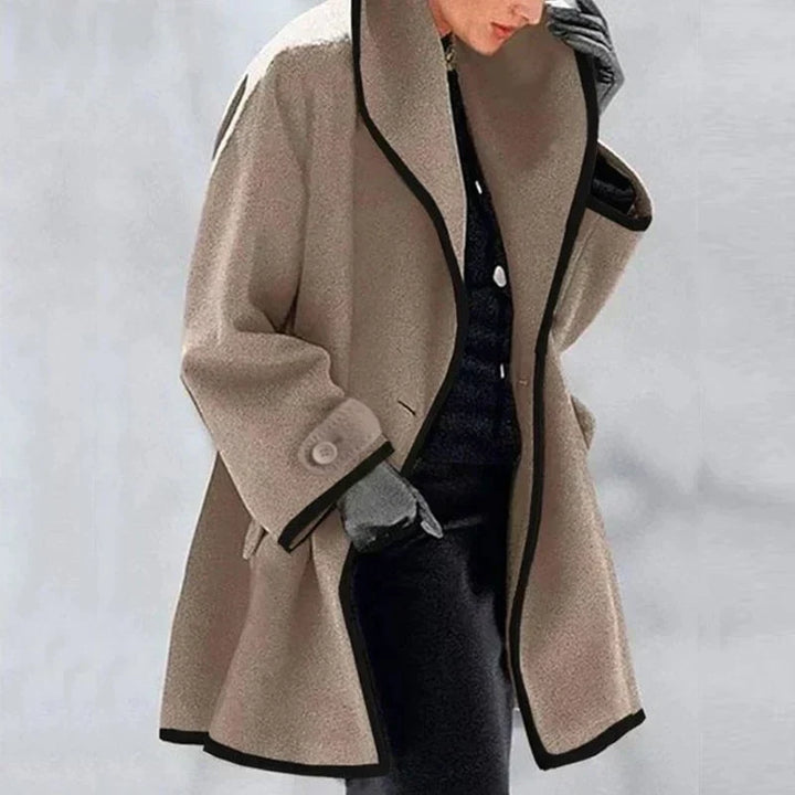 Amy Victoria | Warm trench coat in neutral color