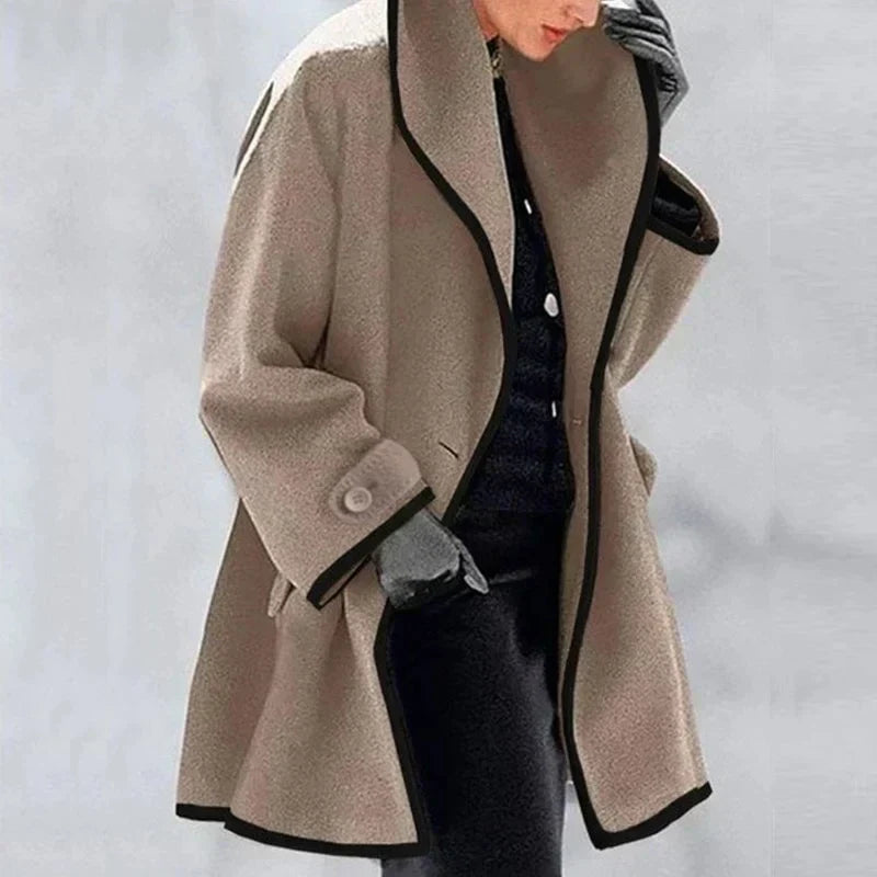 Amy Victoria | Warm trench coat in neutral color