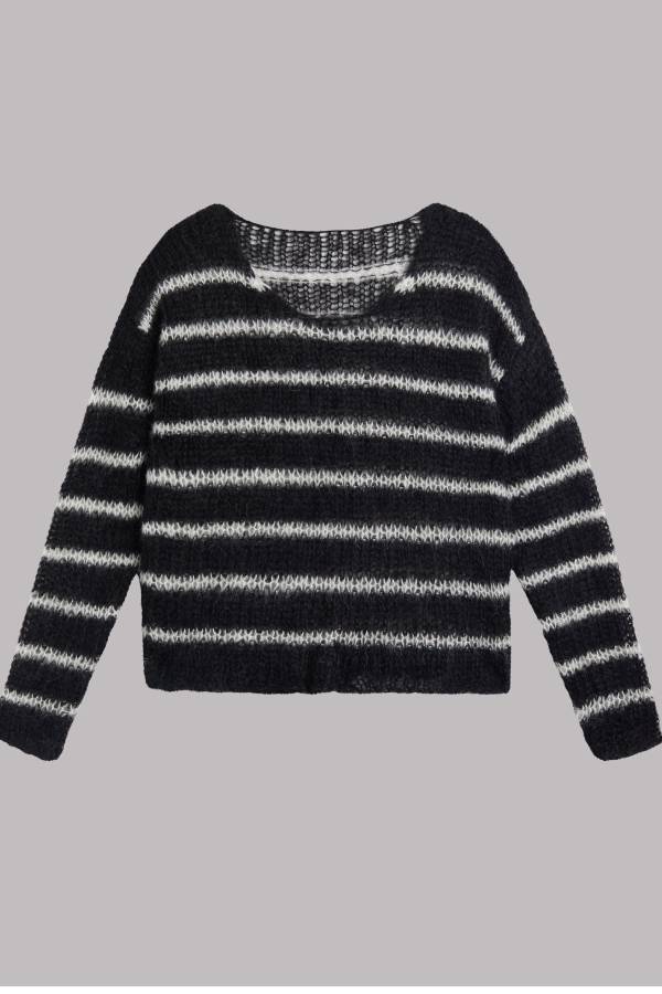 Amy Victoria | Loose knit sweater with fluffy stripes