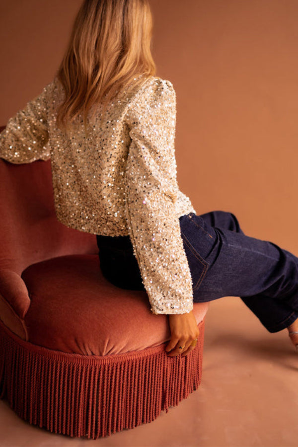 Amy Victoria | Short jacket in gold sequined fleece with open front