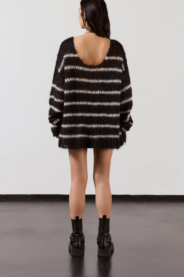 Amy Victoria | Loose knit sweater with fluffy stripes
